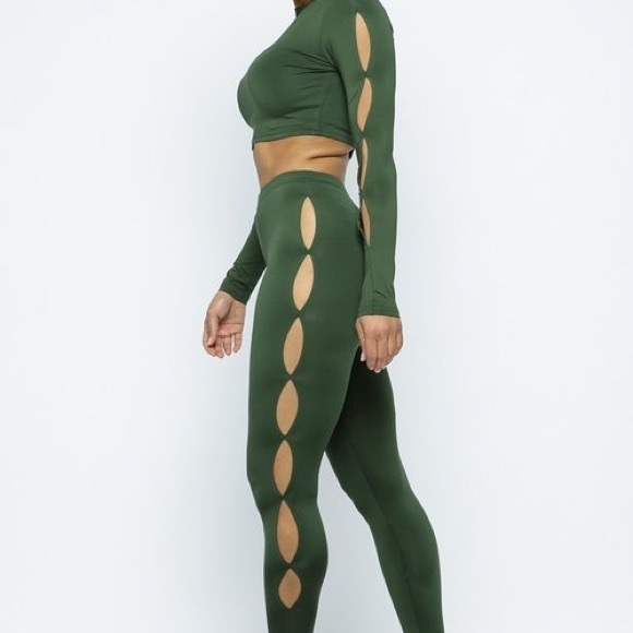 Two piece crop top and pants set - Picture 1 of 2